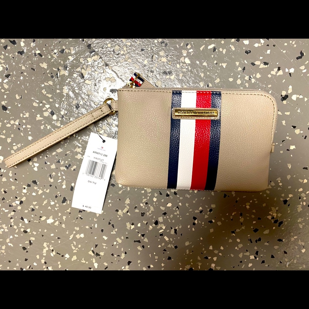 NWT Tommy Hilfiger Wristlet
